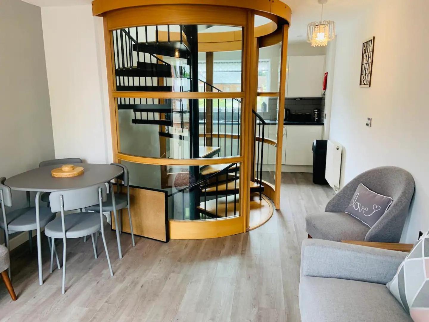 Pass The Keys Stunning Townhouse In Uphill Historic Lincoln Villa Bagian luar foto